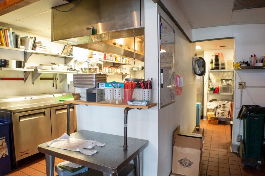 More Photos Of 338 5th Ave N, Bayport Restaurant For Sale