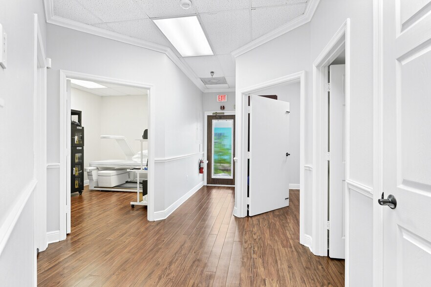 More Photos Of 4701 Manatee Ave, Bradenton Medical For Sale