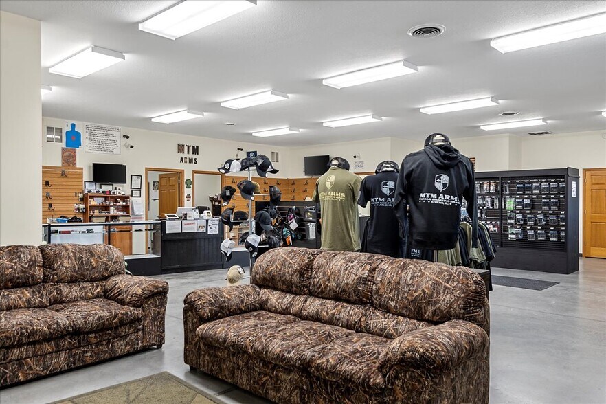 More Photos Of 1001 High Prairie Dr, Athens Freestanding For Sale