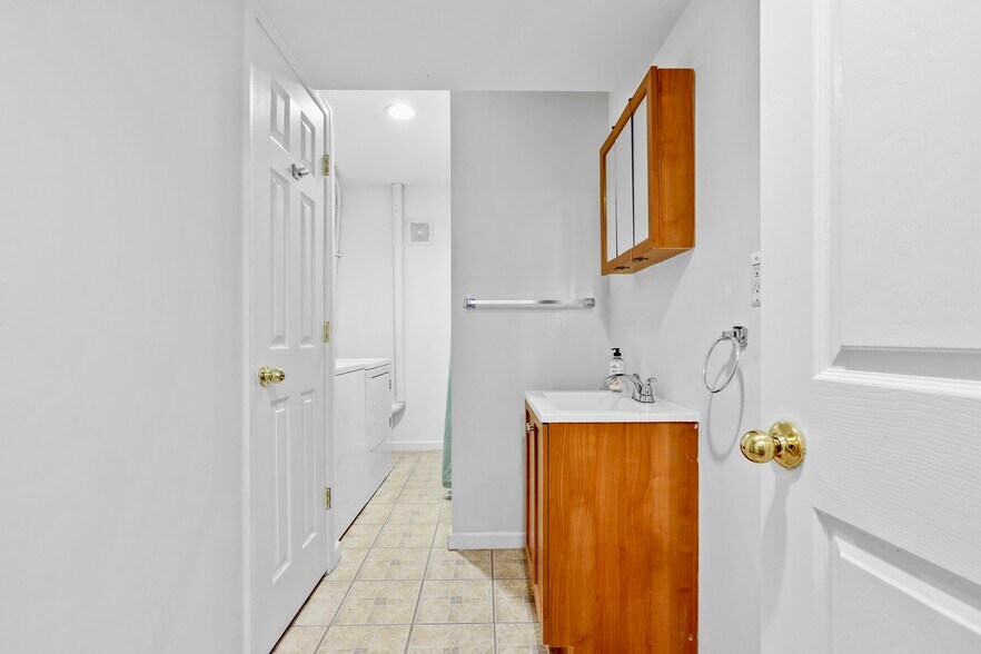 More Photos Of 437-445 Kenneth Sq, Baltimore Multifamily For Sale