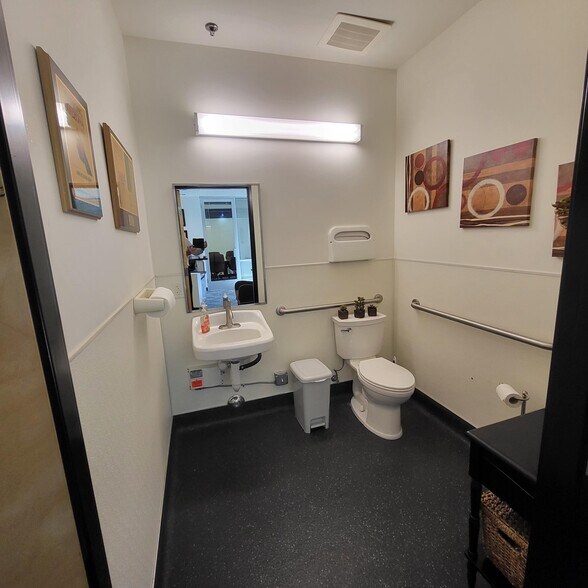 More Photos Of 1095 W Rio Salado Pky, Tempe Loft Creative Space For Lease