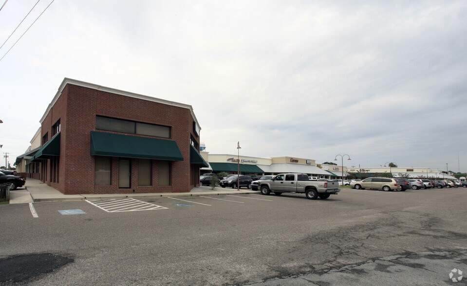 More Photos Of 10060 Ford Ave, Richmond Hill Unknown For Lease