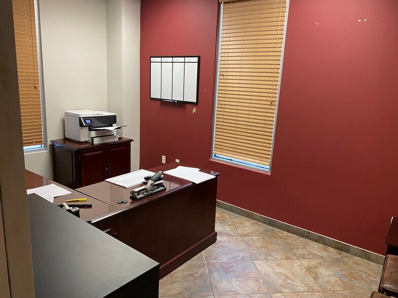 More Photos Of 1105 N Main St, Highlands Warehouse For Lease