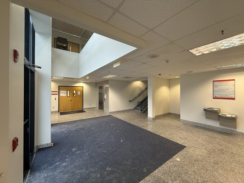 More Photos Of 45 Turner Dr, Middletown Warehouse For Lease