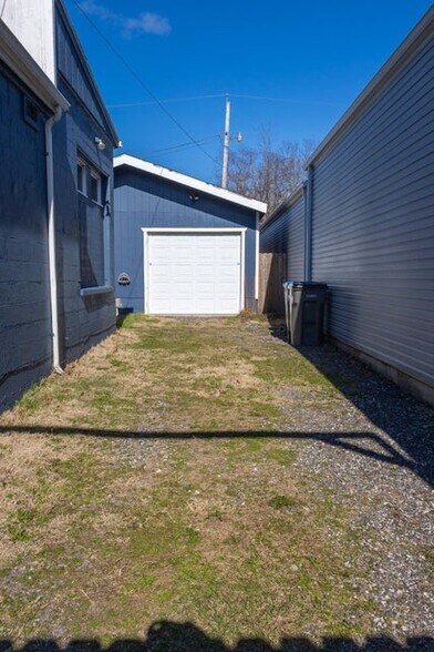 More Photos Of 427 S Whittaker St, New Buffalo Storefront For Sale