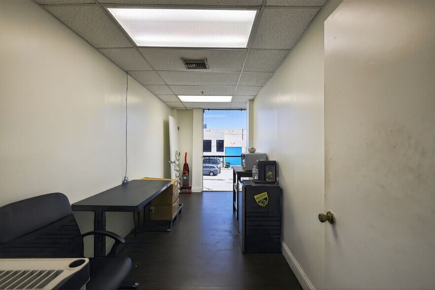 More Photos Of 7080-7088 NW 50th St, Miami Warehouse For Sale