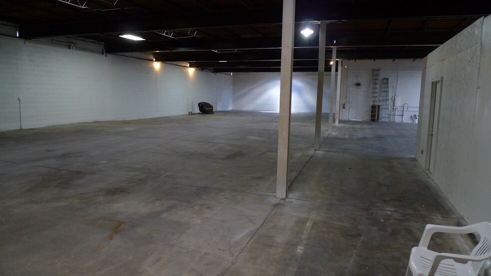 More Photos Of 7 Greenwood Pl, Pikesville Warehouse For Sale