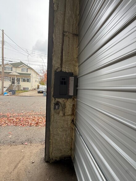 More Photos Of 116 Campbell Ave, Staten Island Warehouse For Lease