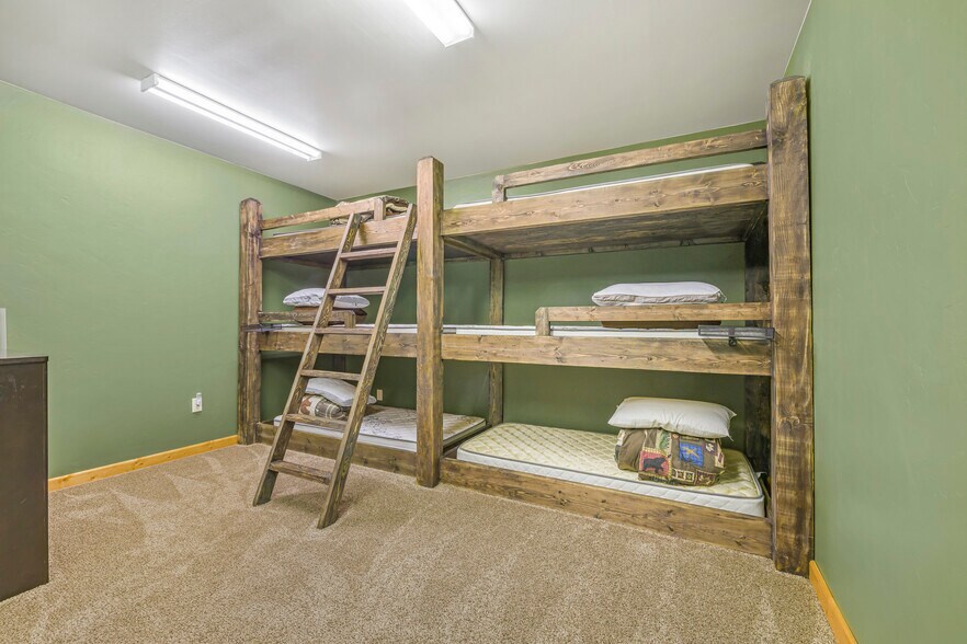 More Photos Of 1665 Whisper Ridge Rd, Ashton Hotel For Sale