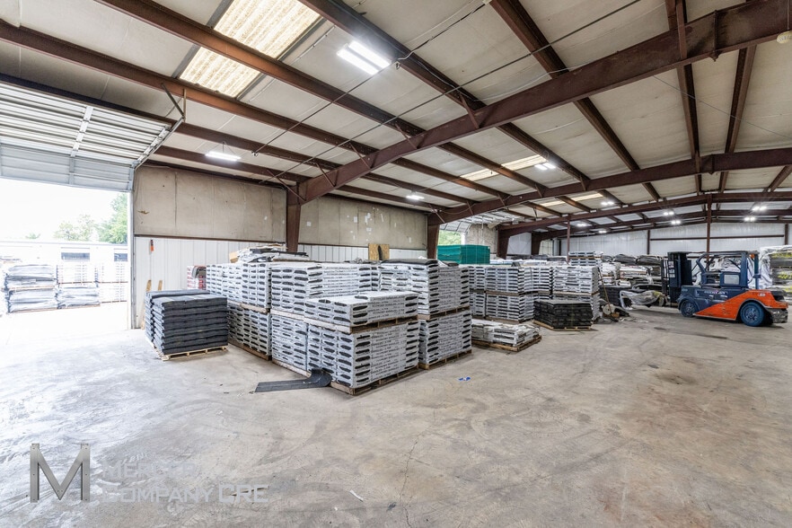More Photos Of 2100 S I 35 Service Rd, Oklahoma City Warehouse For Lease