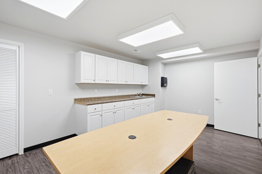 More Photos Of 111 W Hazel St, Albion Light Manufacturing For Sale