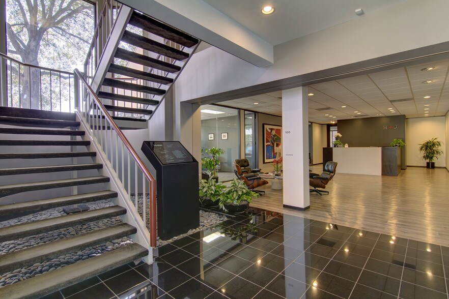 More Photos Of 16000 Memorial Dr, Houston Medical For Lease
