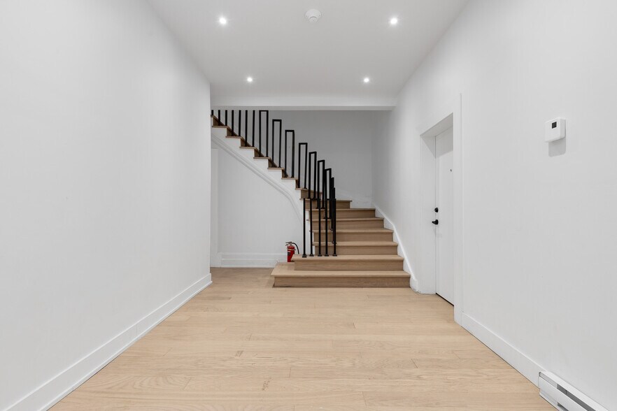 More Photos Of 2066-2070 Av Lincoln, Montréal Apartments For Sale