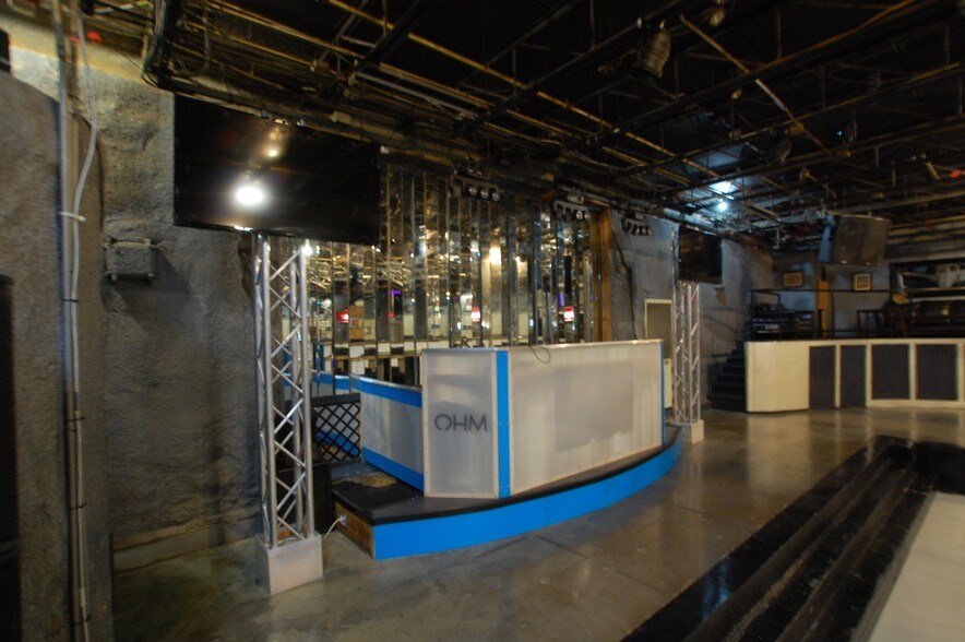 More Photos Of 2211 4th St, Lubbock General Retail For Sale