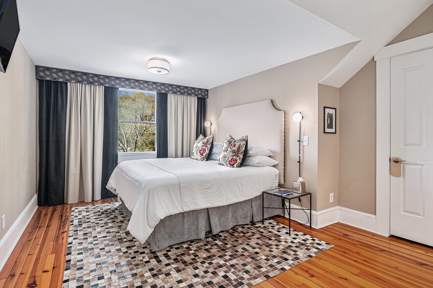 More Photos Of 410 E Church St, Monroe Hospitality For Sale