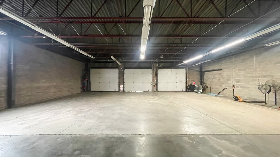 More Photos Of 9 Britton Dr, Bloomfield Manufacturing For Lease