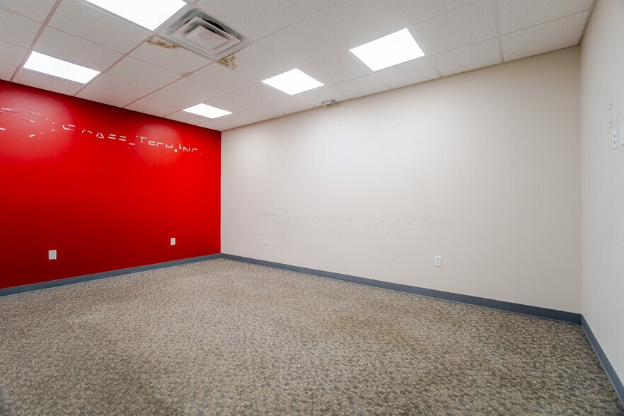 More Photos Of 1015 NW 72nd St, Miami Warehouse For Sale