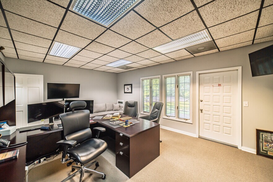 More Photos Of 3140 Parisa Dr, Paducah Office For Sale