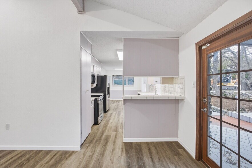 More Photos Of 7900 Hudson Loop, Austin Land For Lease