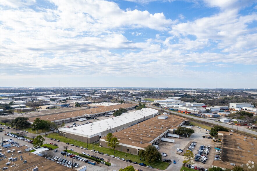 More Photos Of 9200-9230 Baythorne Dr, Houston Unknown For Lease