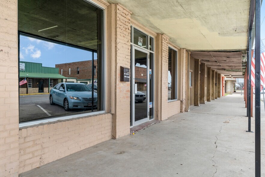 More Photos Of 103 W Main St, Itasca Storefront Retail Office For Lease