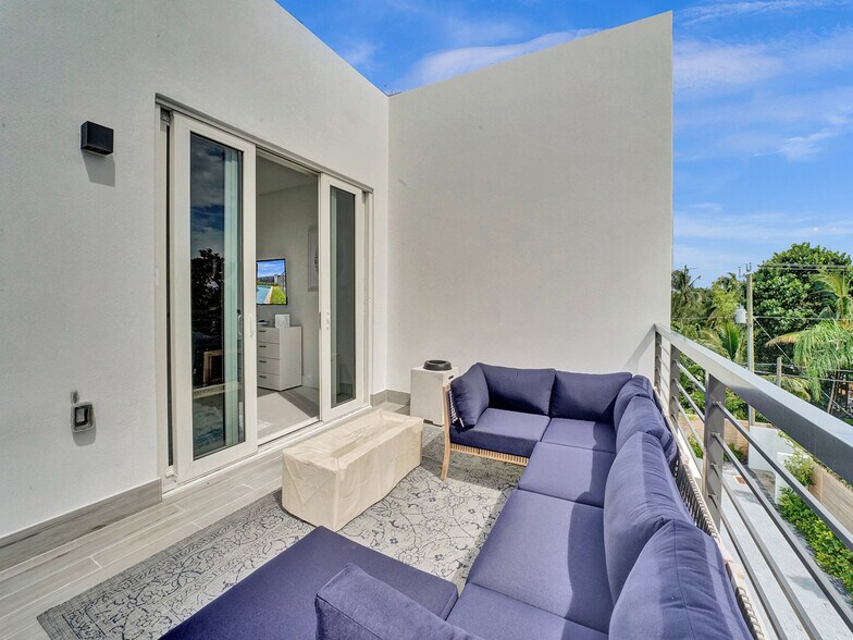 More Photos Of 1220-1226 NE 15th Ave, Fort Lauderdale Apartments For Sale