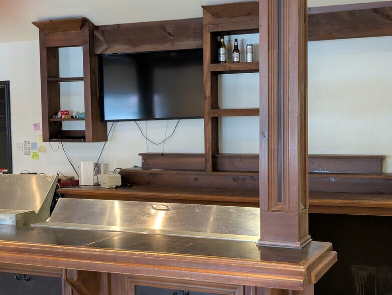 More Photos Of 2300 Wharncliffe Rd S, London Restaurant For Sale