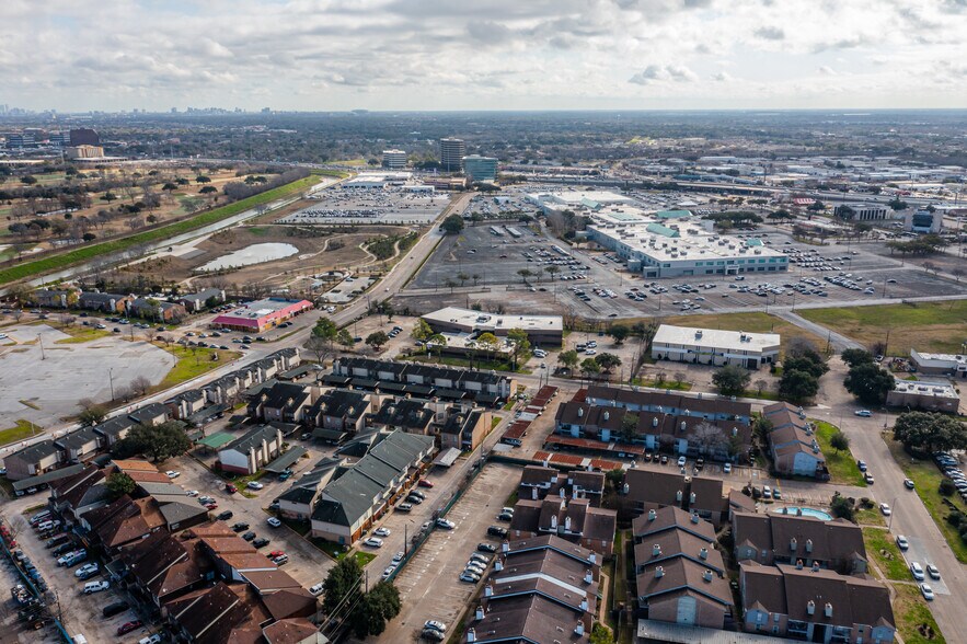 More Photos Of 9207 Country Creek Dr, Houston Office For Sale