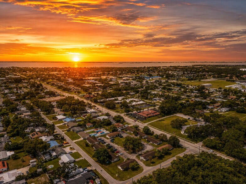 More Photos Of 5518 25th St W, Bradenton Apartments For Sale