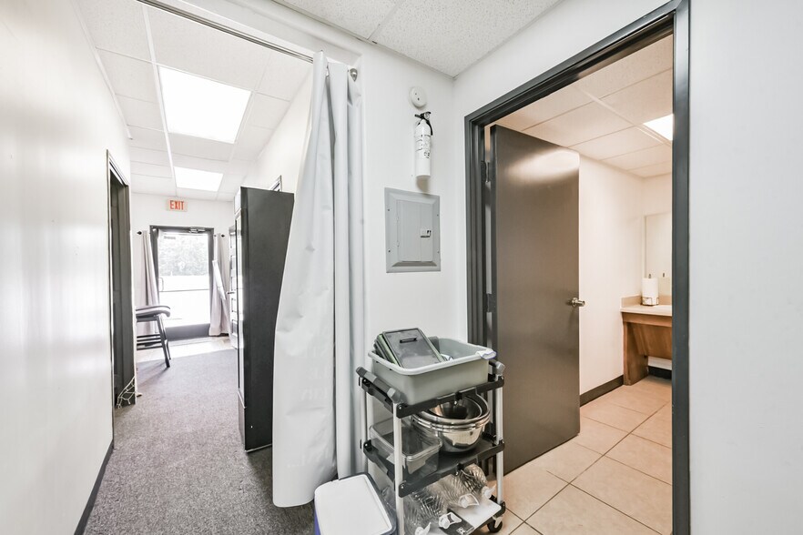 More Photos Of 20550 Townsen Blvd, Humble Loft Creative Space For Sale