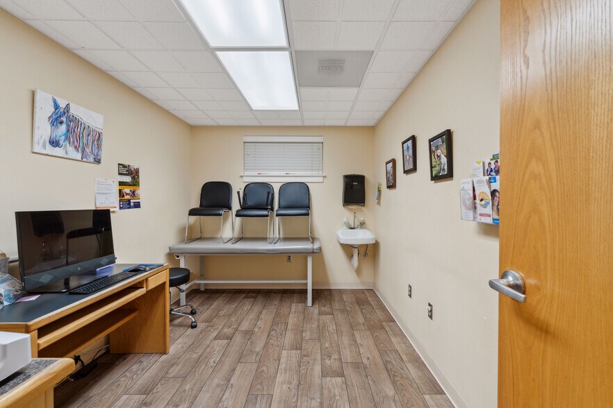 More Photos Of 1963 Thompson Rd, Coos Bay Hospital For Lease