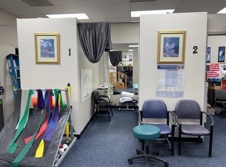 More Photos Of 13235-13255 Northline Rd, Southgate Freestanding For Lease