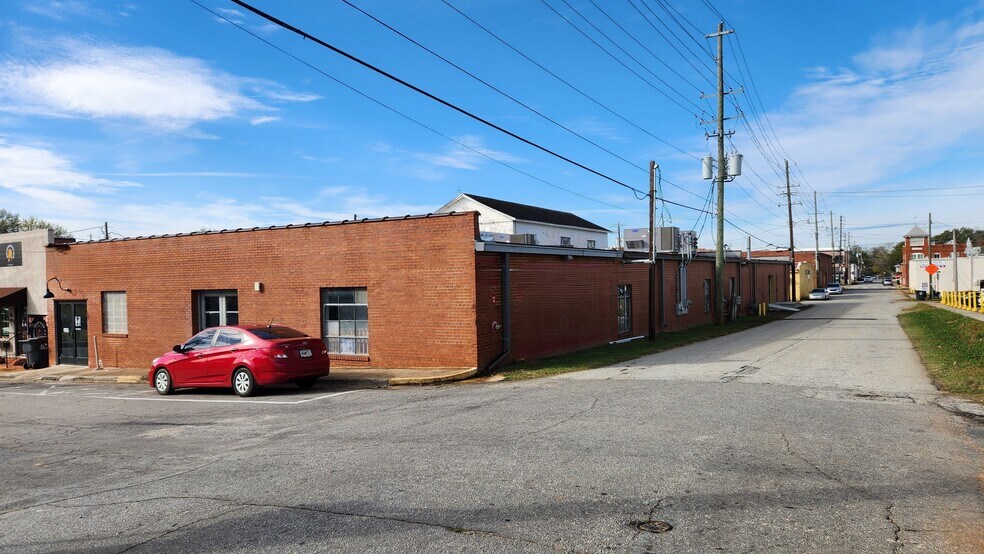 More Photos Of 45 N Kimbell St, Forsyth Storefront Retail Office For Lease
