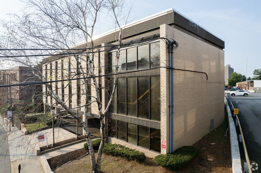More Photos Of 520 Main St, Fort Lee Coworking Space