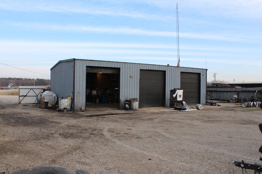 More Photos Of 1401 Black River Industrial Park Rd, Poplar Bluff Flex For Sale