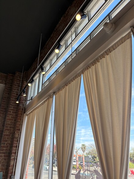 More Photos Of 403-411 W 6th St, San Pedro Storefront Retail Office For Lease