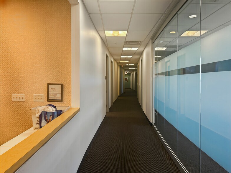 More Photos Of 2850 W Horizon Ridge Pky, Henderson Coworking Space