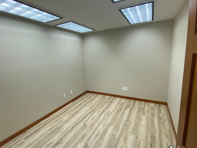 More Photos Of 315 39th Ave SW, Puyallup Office For Lease