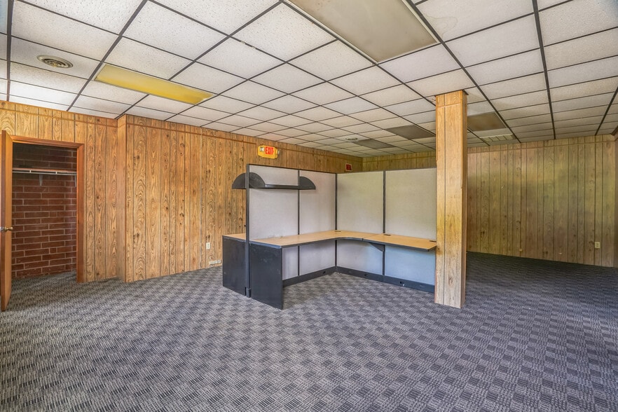 More Photos Of 225 S Madison Blvd, Roxboro Storefront Retail Office For Sale