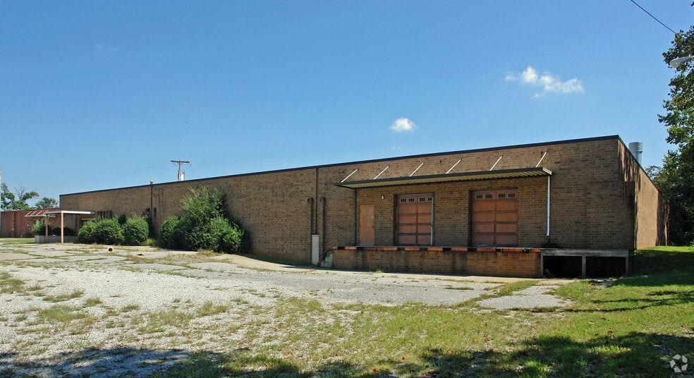 More Photos Of 1008 Baker Rd, High Point Warehouse For Lease