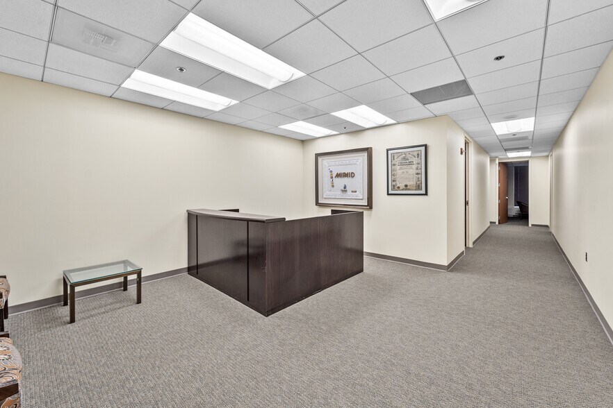 More Photos Of 1025 Connecticut Ave NW, Washington Office For Lease