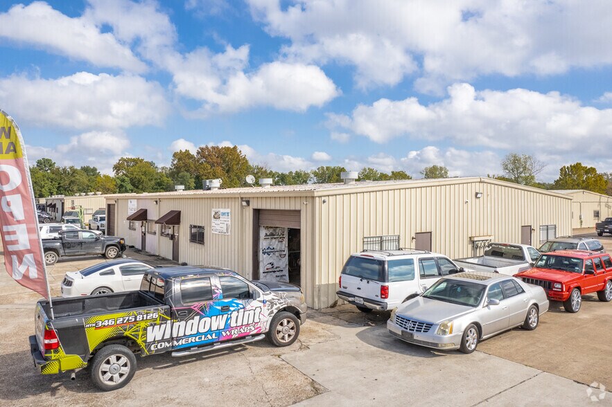More Photos Of 2021 Aldine Mail Route Rd, Houston Warehouse For Lease