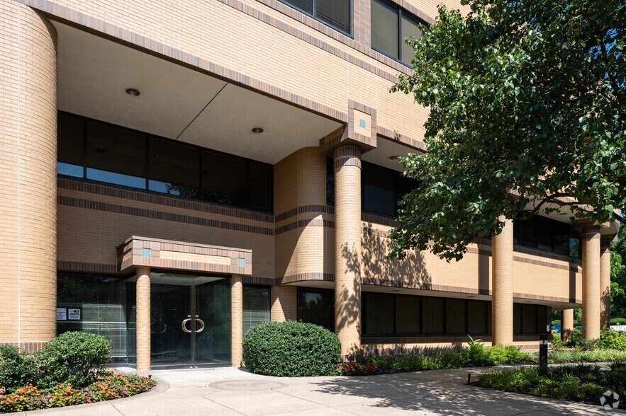 More Photos Of 1819 Clarkson Rd, Chesterfield Office For Sale