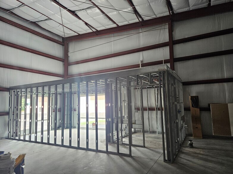 More Photos Of 1024 Centerville Tpke S, Chesapeake Flex For Lease