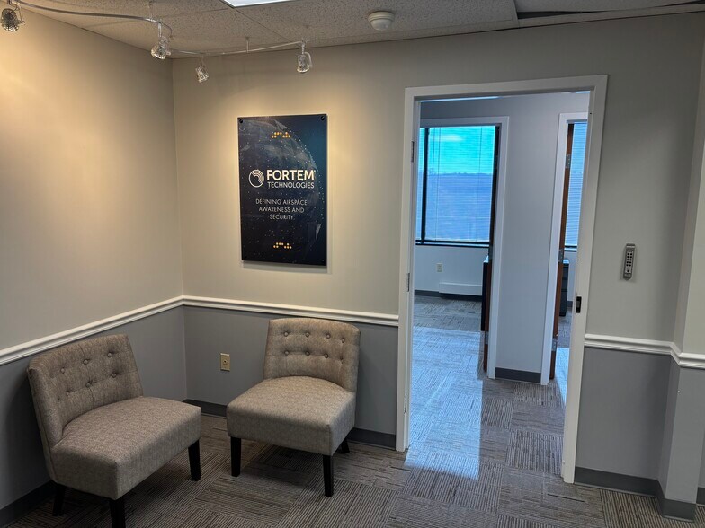 More Photos Of 14325 Willard Rd, Chantilly Office For Lease