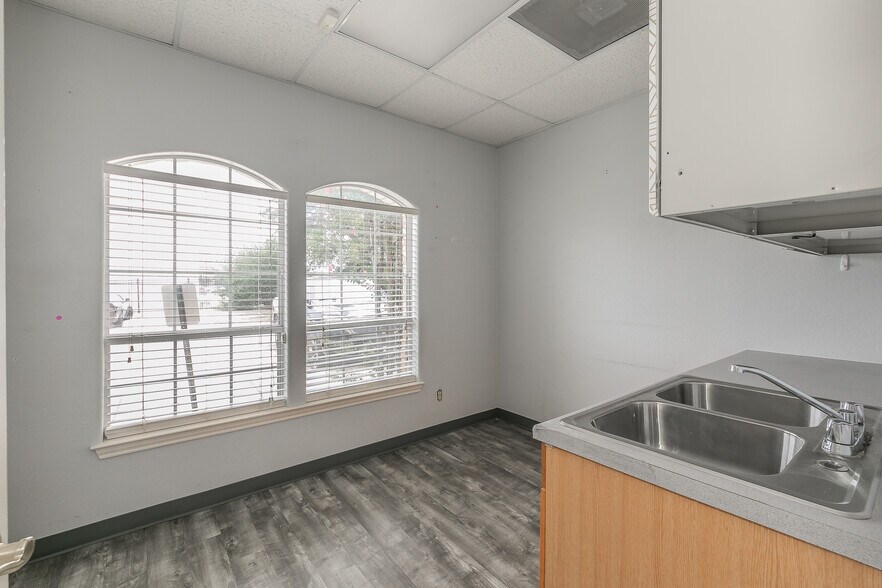 More Photos Of 2014 Justin Rd, Highland Village Medical For Lease