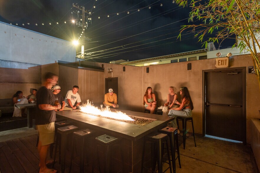 More Photos Of 540-546 S Coast Highway 101 Hwy, Encinitas Bar For Sale