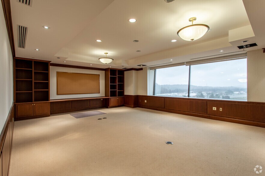 More Photos Of 1500 E Main St, Newark Office For Sale