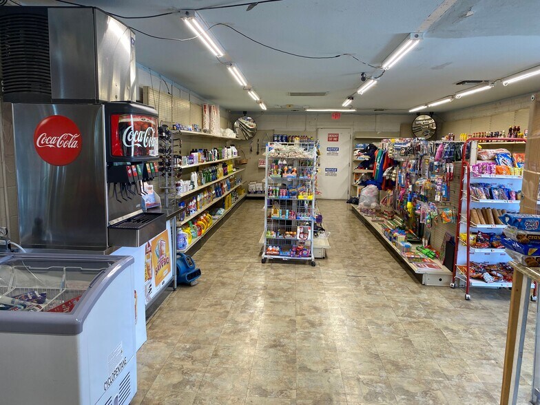 More Photos Of 11817 W Thunderbird Rd, El Mirage Convenience Store For Sale