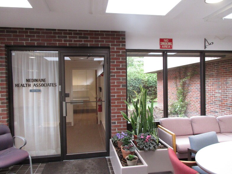 More Photos Of 498 Essex St, Bangor Medical For Lease